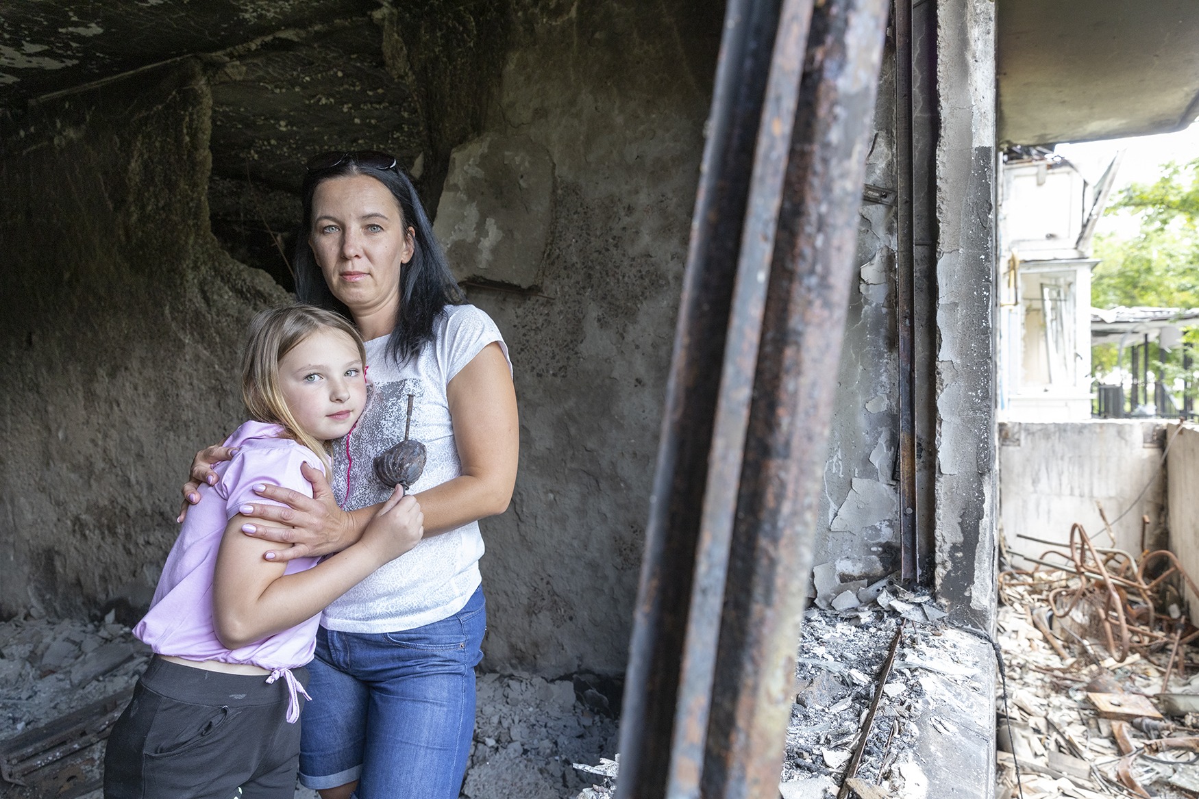 Ludmila et sa fille Maria ont retrouvé leur appartement entièrement détruit après l'invation Russe. IRPIN (Kiev) juillet 2022.