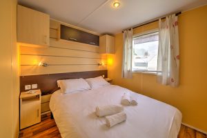 Photographe Camping : mobile home, toile de tente, caravane, camping car, vanlife, accueil, restauration, piscine, animation du soir...