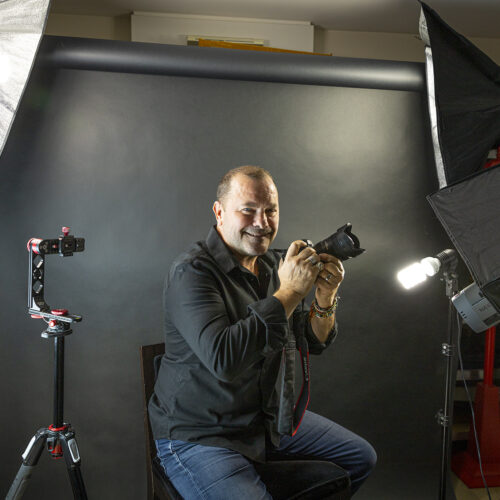 Photographe professionnel d'entreprise et particulier à Rennes : reportage entreprise, mariage, portrait, culinaire, photo d'intérieur, evjf, événementiel d'entreprise et familiale. Photographe professionnel à Rennes, Nantes, Vannes et Saint-Malo - Bretagne, Paris, international : reportage entreprise, studio photo, culinaire, immobilier, intérieur, particulier, portait, équipe, mariage, evjf, nu, boudoir, sexy, famille, bébé, grossesse, couple, photojournalisme, artistique.