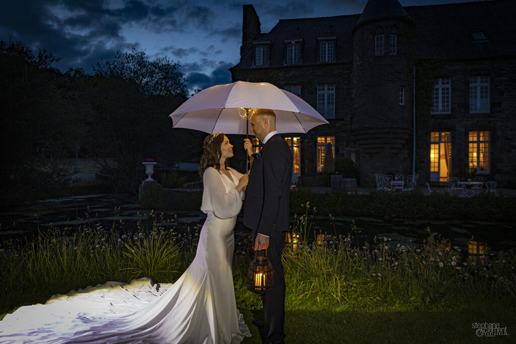 Photographe mariage à Rennes. Stéphane Clément YaPasPhoto, photographe professionnel de Mariage en Bretagne. Photographie à la mairie, à l'église, photo de groupe et de sous-groupe, photo de l'engagement, des anneaux, du vin d'honneur, photographie du couple officiel, photos du repas, de l'animation jusqu'à l'ouverture du bal. stephaneclementphotograph.com - 06 15 36 58 96 - stephaneclementphotograph@gmail.com