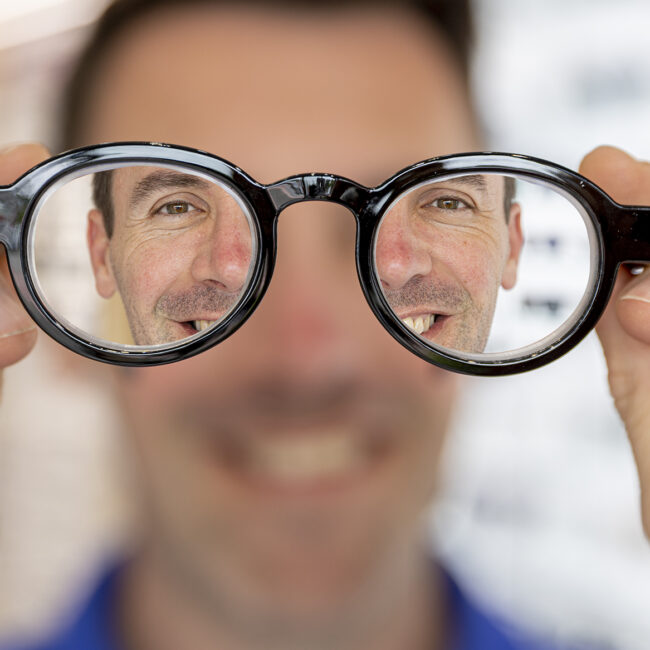 Opticien : portrait, mise en situation, équipe, intérieur. Photos par Stéphane Clément YaPasPhoto, Rennes Photographe professionnel à Rennes, entreprise, corporate, business, événementiel