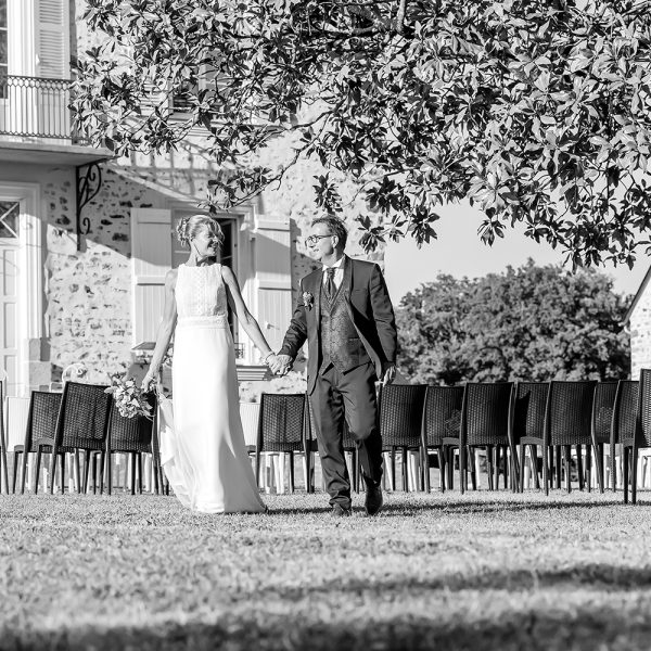 Photographe mariage à Rennes. Stéphane Clément YaPasPhoto, photographe professionnel de Mariage en Bretagne. Photographie à la mairie, à l'église, photo de groupe et de sous-groupe, photo de l'engagement, des anneaux, du vin d'honneur, photographie du couple officiel, photos du repas, de l'animation jusqu'à l'ouverture du bal. stephaneclementphotograph.com - 06 15 36 58 96 - stephaneclementphotograph@gmail.com
