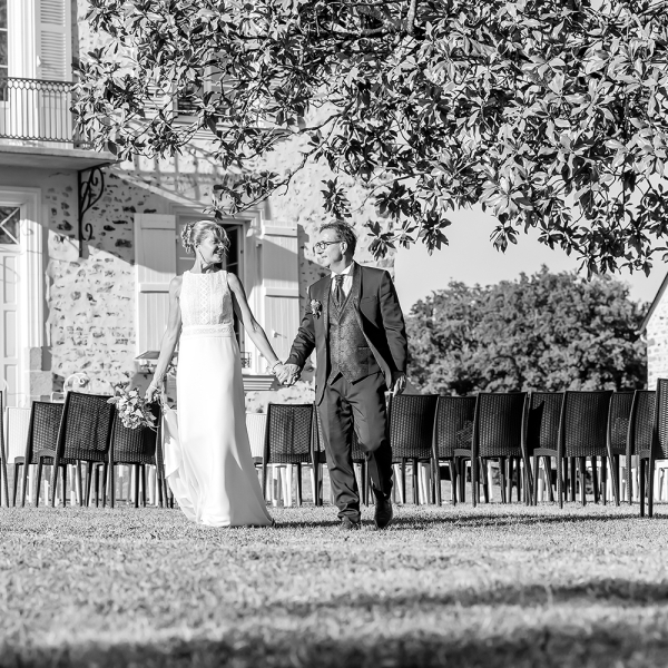 Photographe mariage à Rennes. Stéphane Clément YaPasPhoto, photographe professionnel de Mariage en Bretagne. Photographie à la mairie, à l'église, photo de groupe et de sous-groupe, photo de l'engagement, des anneaux, du vin d'honneur, photographie du couple officiel, photos du repas, de l'animation jusqu'à l'ouverture du bal. stephaneclementphotograph.com - 06 15 36 58 96 - stephaneclementphotograph@gmail.com